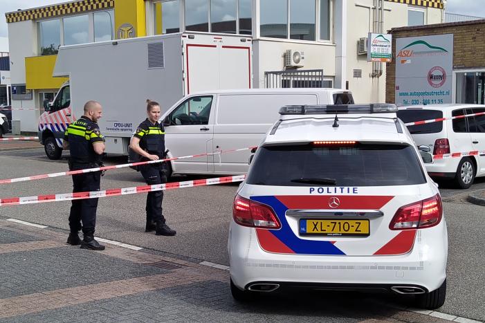 Persoon overleden bij explosie in bedrijfspand, politie doet groot onderzoek