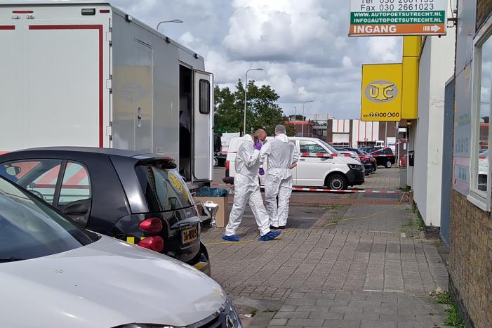 Persoon overleden bij explosie in bedrijfspand, politie doet groot onderzoek