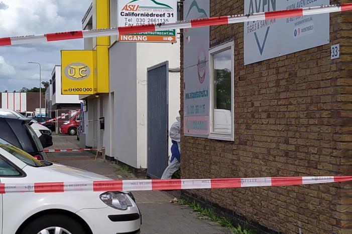 Persoon overleden bij explosie in bedrijfspand, politie doet groot onderzoek