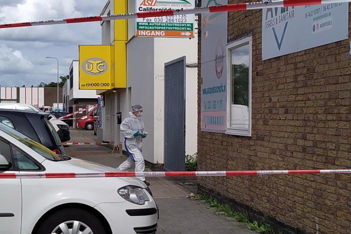 Persoon overleden bij explosie in bedrijfspand, politie doet groot onderzoek