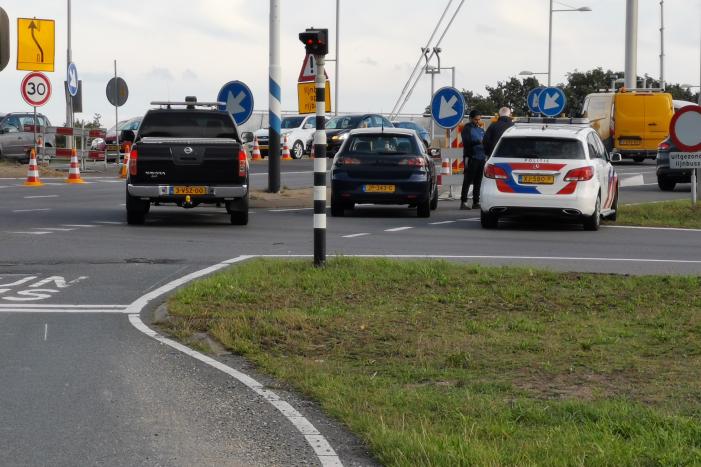 Schade na verkeersongeval tussen twee voertuigen