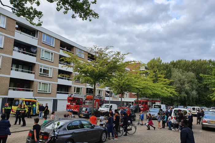 Brand op balkon, vrouw gewond