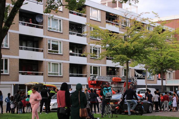 Brand op balkon, vrouw gewond