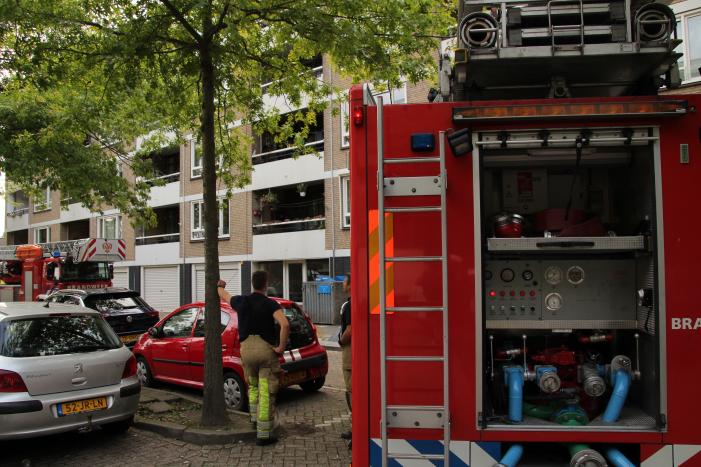 Brand op balkon, vrouw gewond