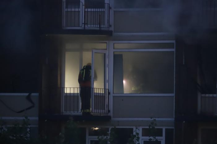 Leegstaand flatgebouw in brand gestoken