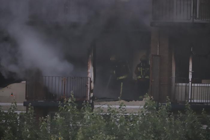 Leegstaand flatgebouw in brand gestoken