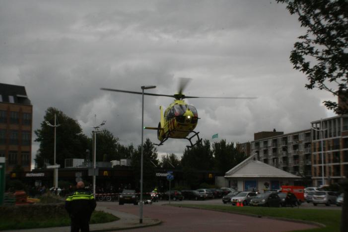 Scooterrijder zwaargewond bij ongeval op parkeerterrein
