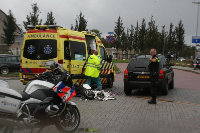 Scooterrijder zwaargewond bij ongeval op parkeerterrein
