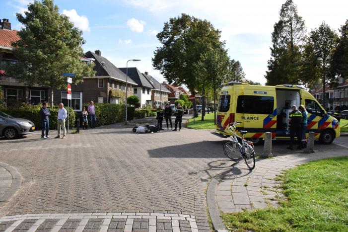 Scooterrijder gewond na botsing met auto