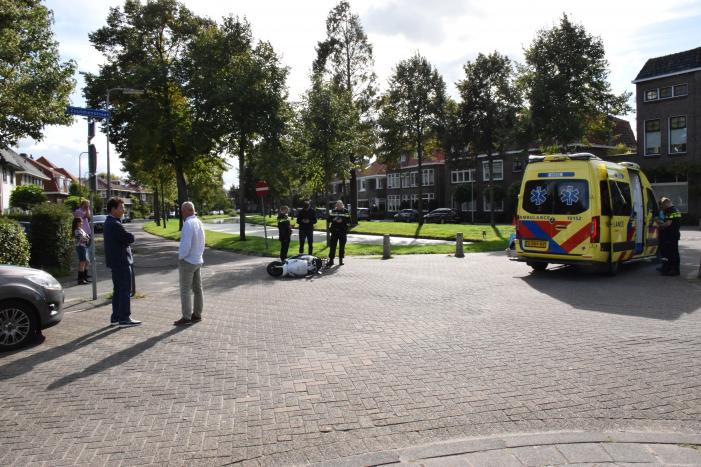 Scooterrijder gewond na botsing met auto