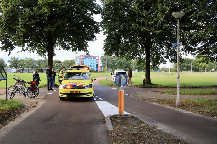 Vrouw gewond na botsing met scooterrijder