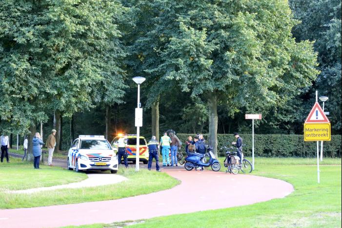 Vrouw gewond na botsing met scooterrijder