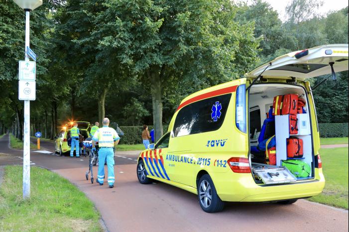 Vrouw gewond na botsing met scooterrijder