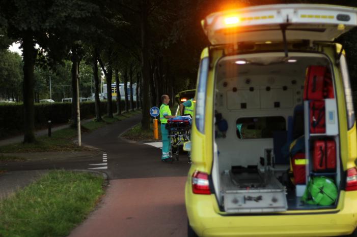 Vrouw gewond na botsing met scooterrijder