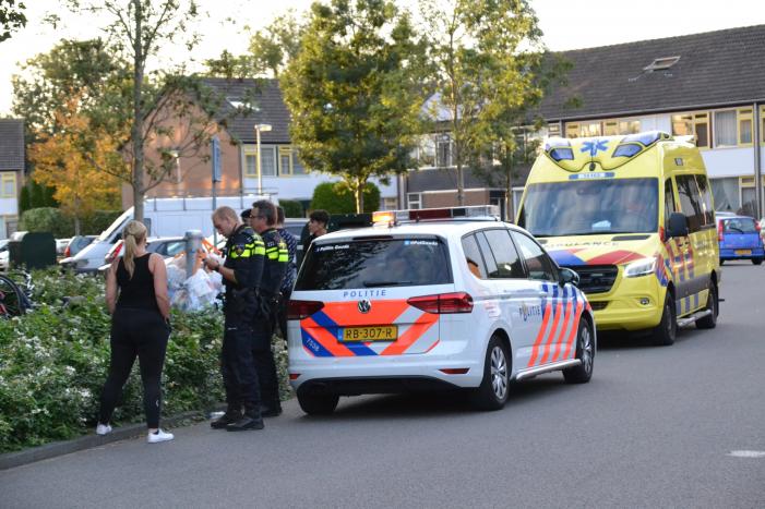 Twee personen met elkaar op de vuist