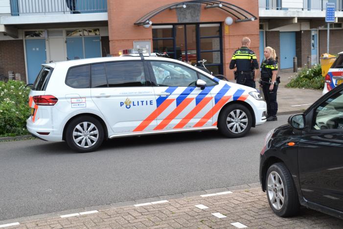 Twee personen met elkaar op de vuist