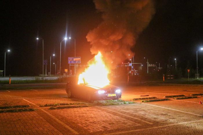 Auto totaal verwoest door brand