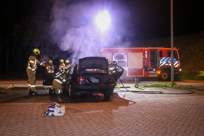 Auto totaal verwoest door brand