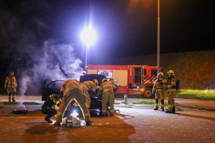 Auto totaal verwoest door brand