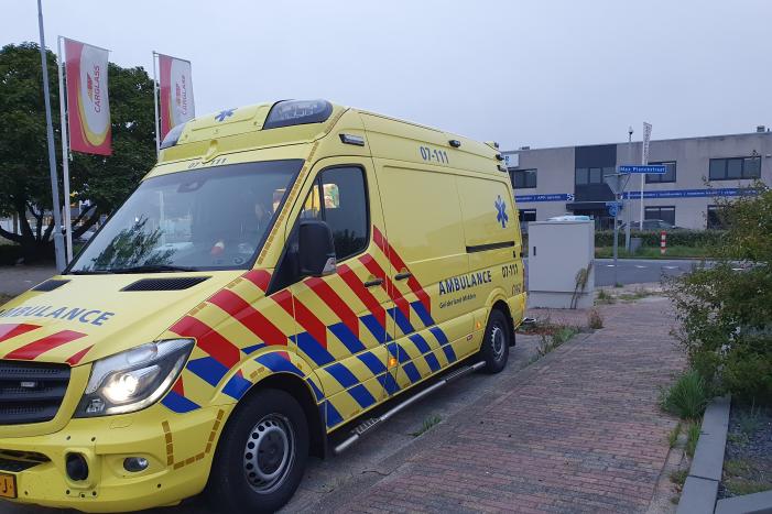 Racefietser aangereden door auto