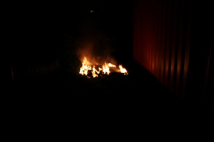 Politie doet poging brand te blussen