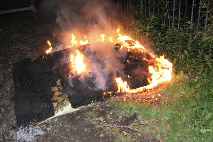 Politie doet poging brand te blussen