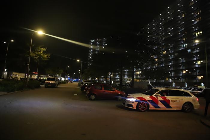 Man zwaargewond bij steekpartij in flatwoning