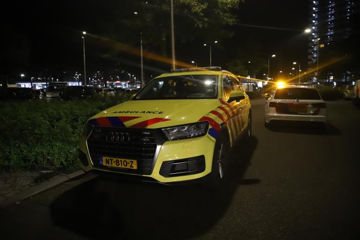 Man zwaargewond bij steekpartij in flatwoning