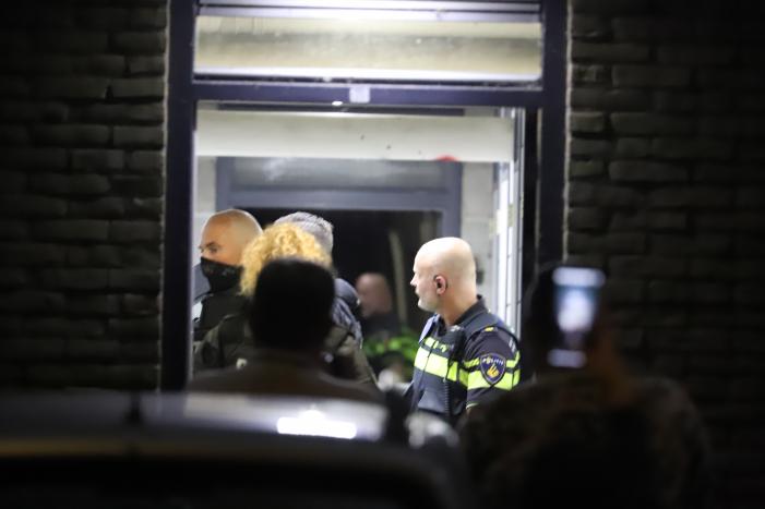 Man zwaargewond bij steekpartij in flatwoning