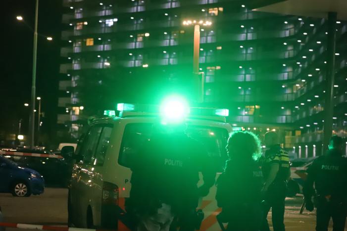 Man zwaargewond bij steekpartij in flatwoning