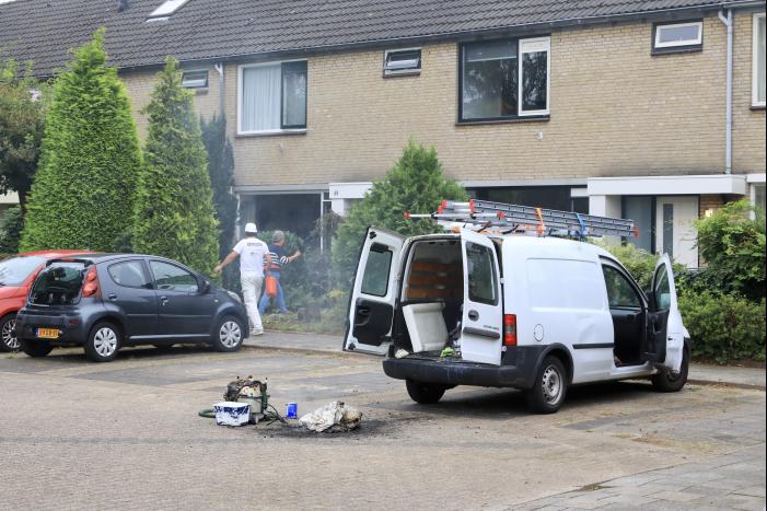 Schilder provoceert persfotografen bij brand in zijn bestelbus