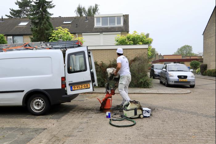 Schilder provoceert persfotografen bij brand in zijn bestelbus