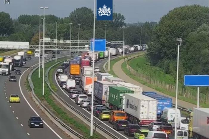 Ernstig ongeval op A16 met vrachtwagen