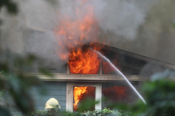 Veel rook bij brand in vrijstaande woning