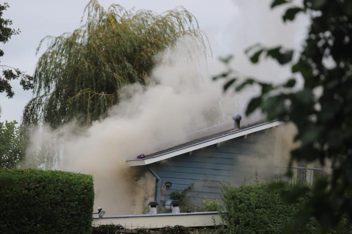 Veel rook bij brand in vrijstaande woning
