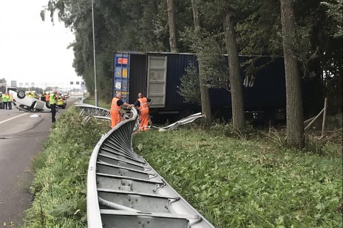 Ernstig ongeval op A16 met vrachtwagen