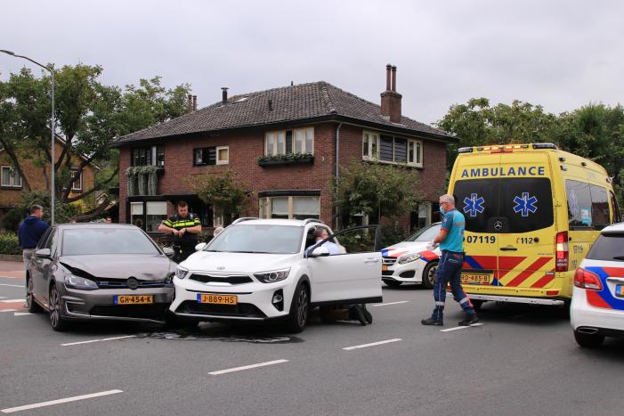 Forse schade na aanrijding op kruispunt