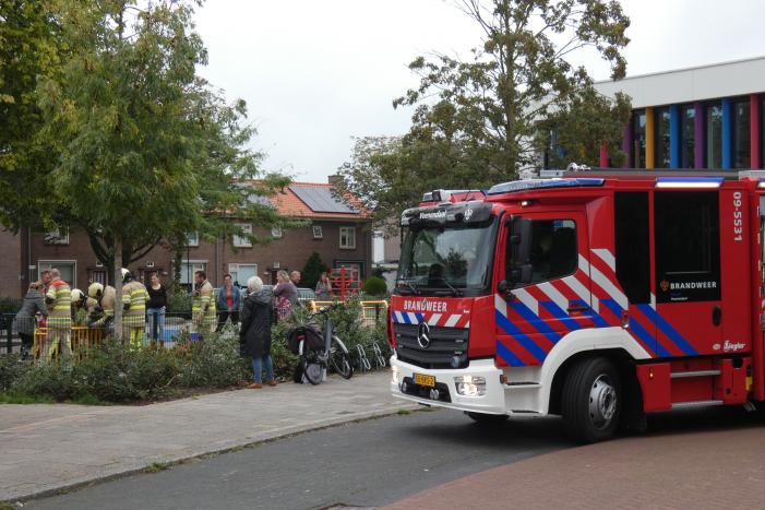 Kindje vast in speeltoestel