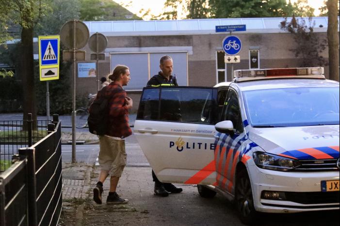 Auto ramt hekwerk hondenuitlaatplek