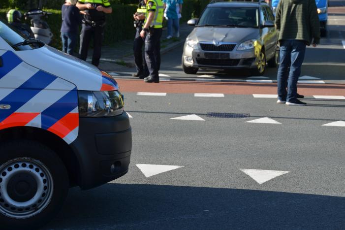 Scooterrijder gewond na botsing met auto