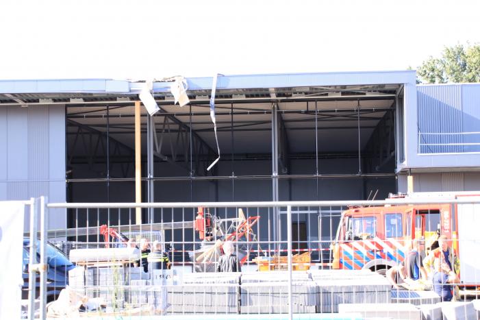 Drie personen gewond geraakt op bouwplaats na omvallen hoogwerker