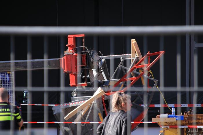 Drie personen gewond geraakt op bouwplaats na omvallen hoogwerker