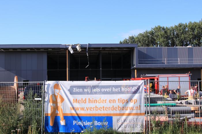 Drie personen gewond geraakt op bouwplaats na omvallen hoogwerker