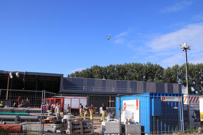 Drie personen gewond geraakt op bouwplaats na omvallen hoogwerker