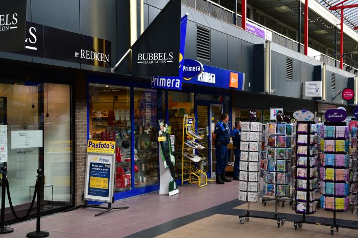 Jongeman pleegt met steekwapen overval op Primera in winkelcentrum 't Lelycentre