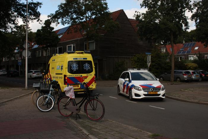 Scholiere onderweg naar school gaat onderuit na afsnijdactie