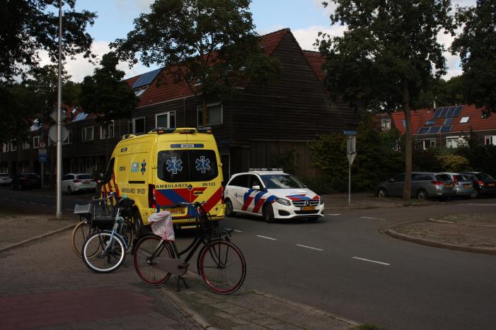 Scholiere onderweg naar school gaat onderuit na afsnijdactie