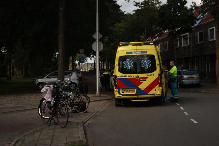 Scholiere onderweg naar school gaat onderuit na afsnijdactie
