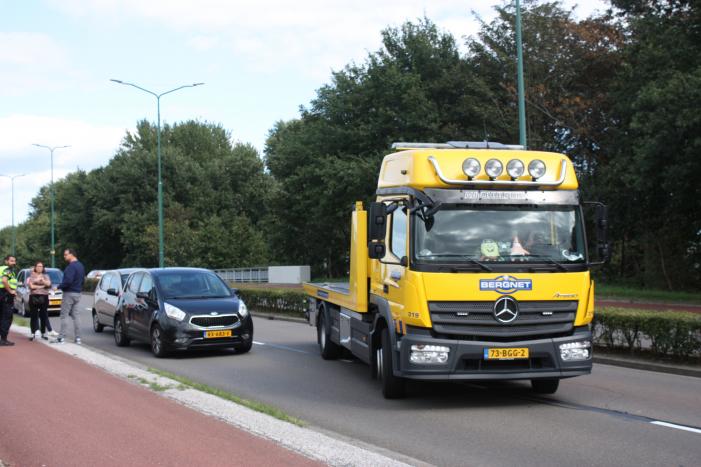 Bestuurder let niet op en botst op voorganger