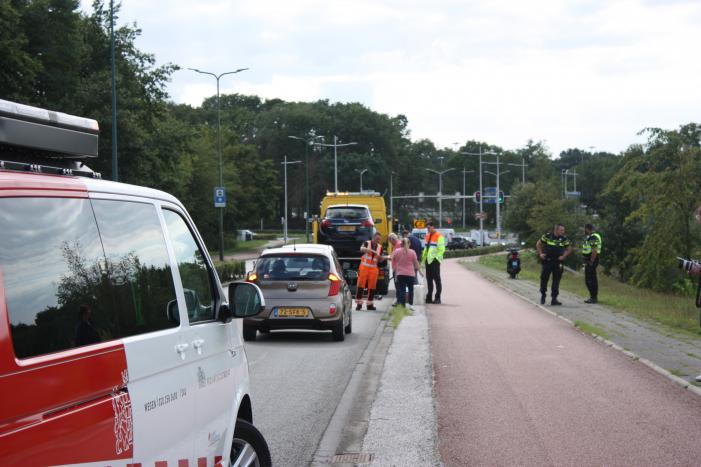 Bestuurder let niet op en botst op voorganger